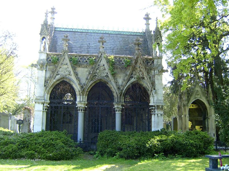 kleine Gruft auf dem J?dischen Friedhof am Tor 2